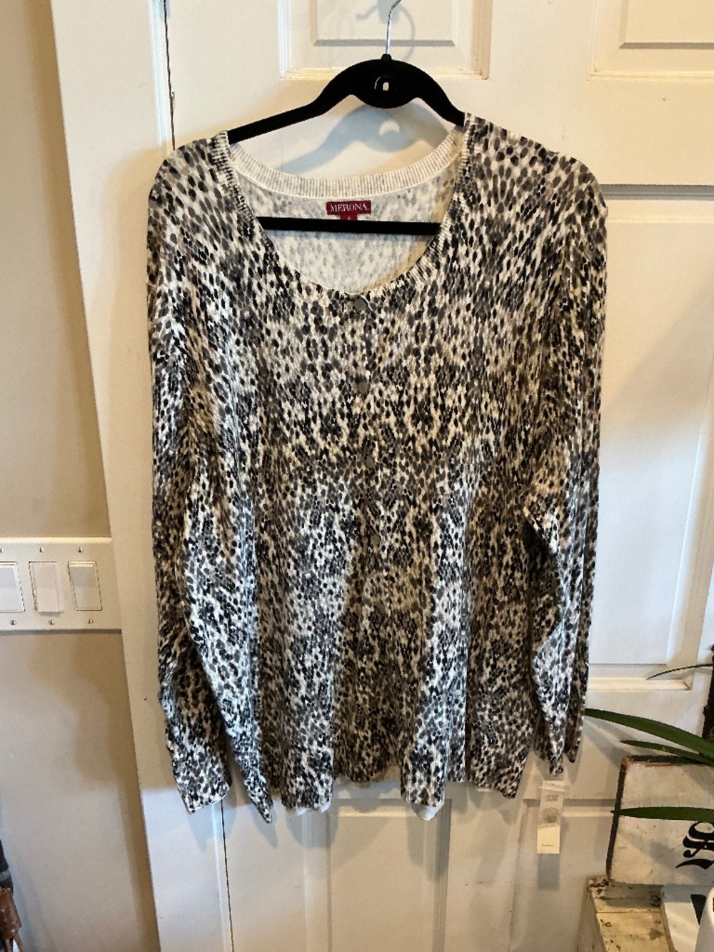 Brand new with tags  merona sweater in wonderful animal like print! Plus size 4x